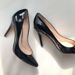Black pumps